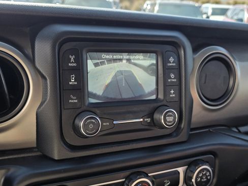 Used 2018 Jeep Wrangler Unlimited Sport AWD/4WD image 20