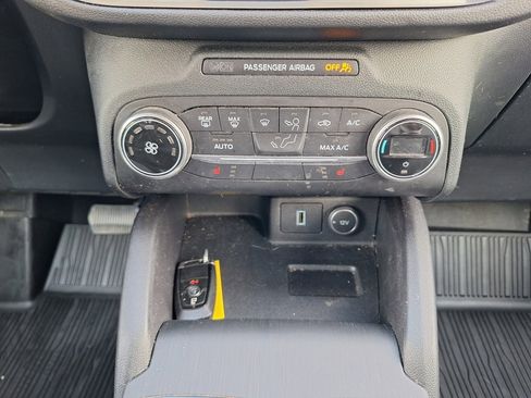 Used 2020 Ford Escape SE image 12