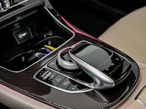 Used 2019 Mercedes-Benz E 300 4MATIC image 39