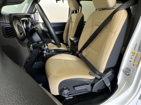 Used 2018 Jeep Wrangler Unlimited Sahara image 11