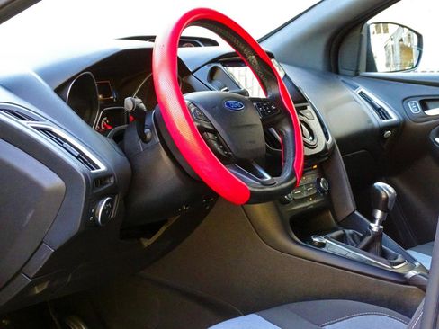 Used 2017 Ford Focus ST FWD image 14