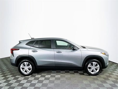 Certified 2025 Chevrolet Trax LS image 11