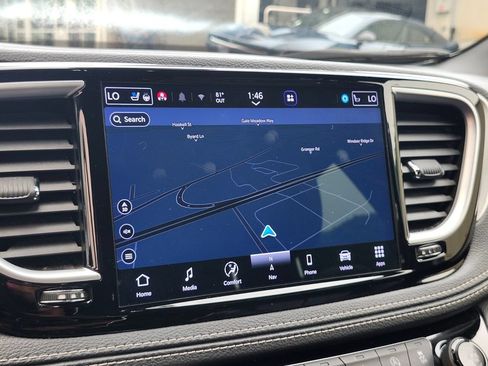 Used 2023 Chrysler Pacifica Limited w/ Uconnect Theater Family Group AWD/4WD image 22