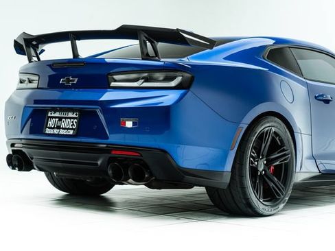 Used 2018 Chevrolet Camaro ZL1 RWD image 14