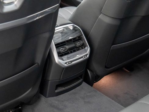 New 2025 BMW 750e xDrive 750e xDrive image 19