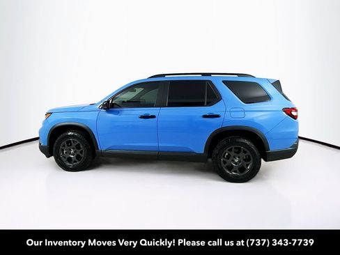 Used 2025 Honda Pilot TrailSport image 4
