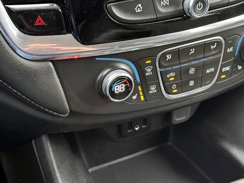 Used 2019 Chevrolet Traverse LT image 24