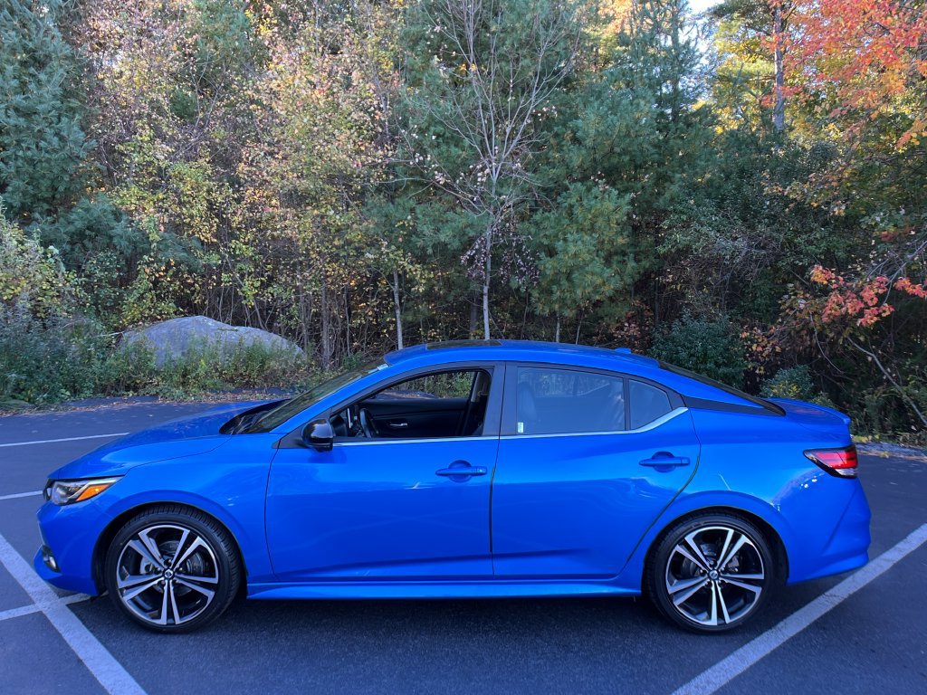 Used 2022 Nissan Sentra SR w/ SR Premium Package FWD image 2