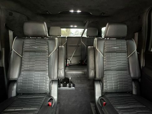 Used 2023 Cadillac Escalade ESV Premium Luxury Platinum image 34