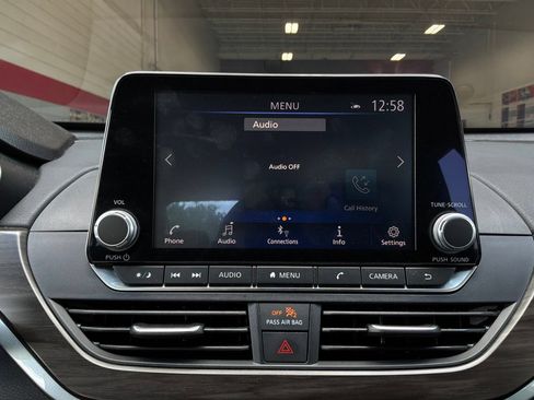 Used 2025 Nissan Altima 2.5 SV FWD image 28