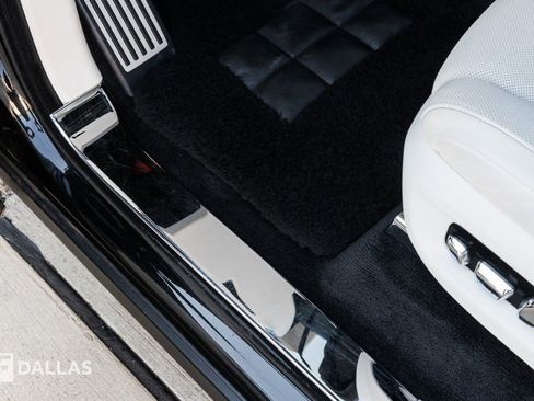 Used 2021 Rolls-Royce Cullinan image 21