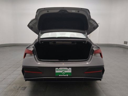 Used 2025 Hyundai Elantra SE FWD image 29