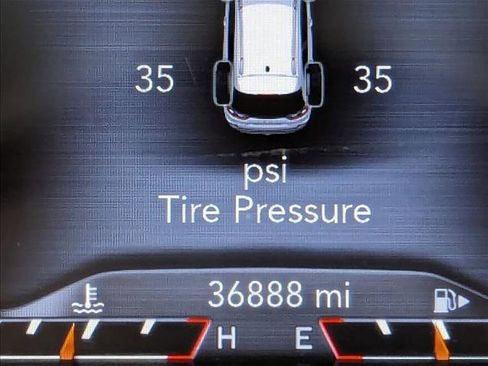 Used 2020 Jeep Cherokee Trailhawk image 11