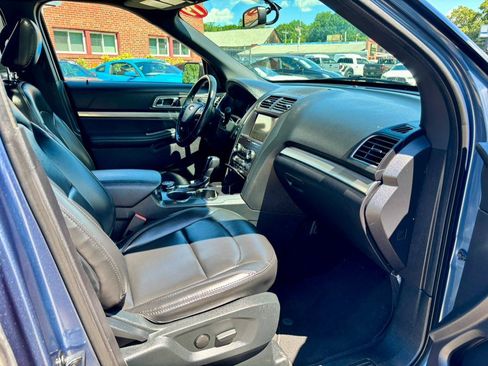 Used 2019 Ford Explorer XLT w/ Equipment Group 202A AWD/4WD image 13