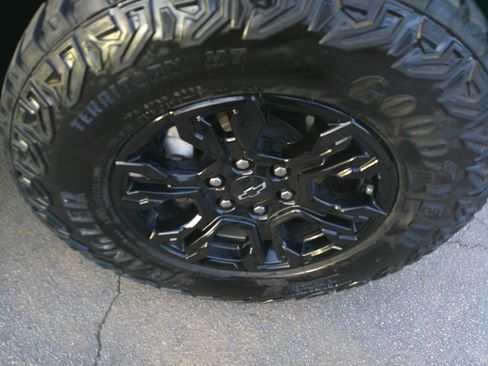 Used 2024 Chevrolet Silverado 1500 ZR2 w/ Technology Package image 15