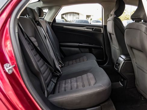 Used 2018 Ford Fusion SE w/ Fusion SE Technology Package image 31