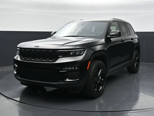 Used 2023 Jeep Grand Cherokee Limited w/ Black Appearance Package AWD/4WD image 5