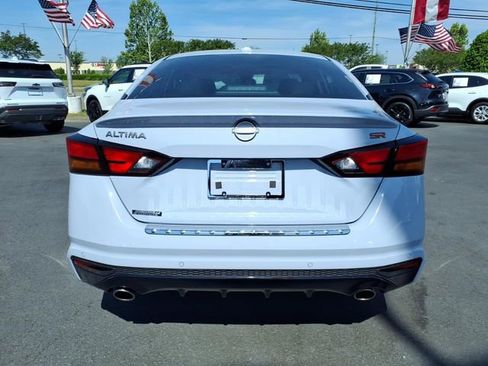 Used 2023 Nissan Altima 2.5 SR w/ SR Premium Package FWD image 2