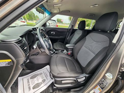 Used 2019 Kia Soul + FWD image 11
