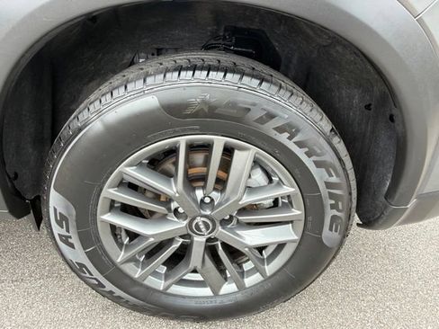 Used 2024 Nissan Rogue S FWD image 33