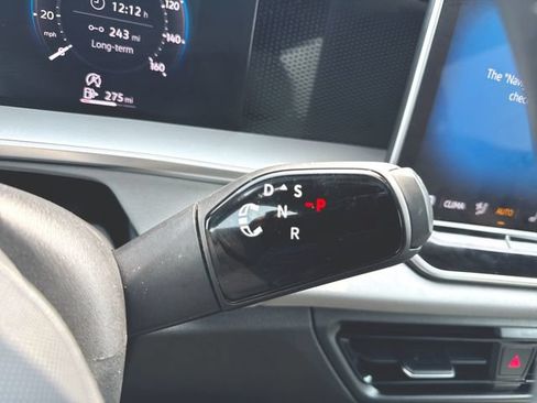 Certified 2025 Volkswagen Tiguan SE R-Line FWD image 15