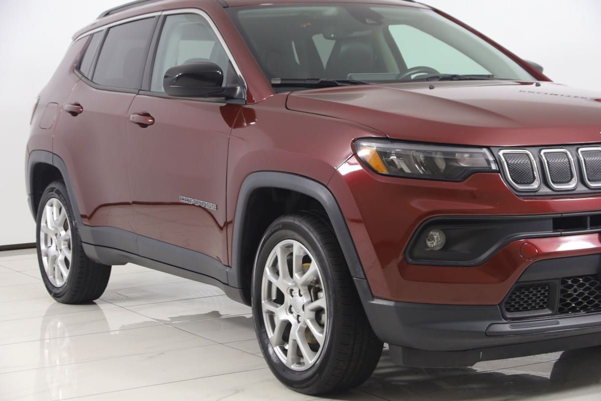 Used 2022 Jeep Compass Latitude w/ Sun and Sound Group AWD/4WD image 36
