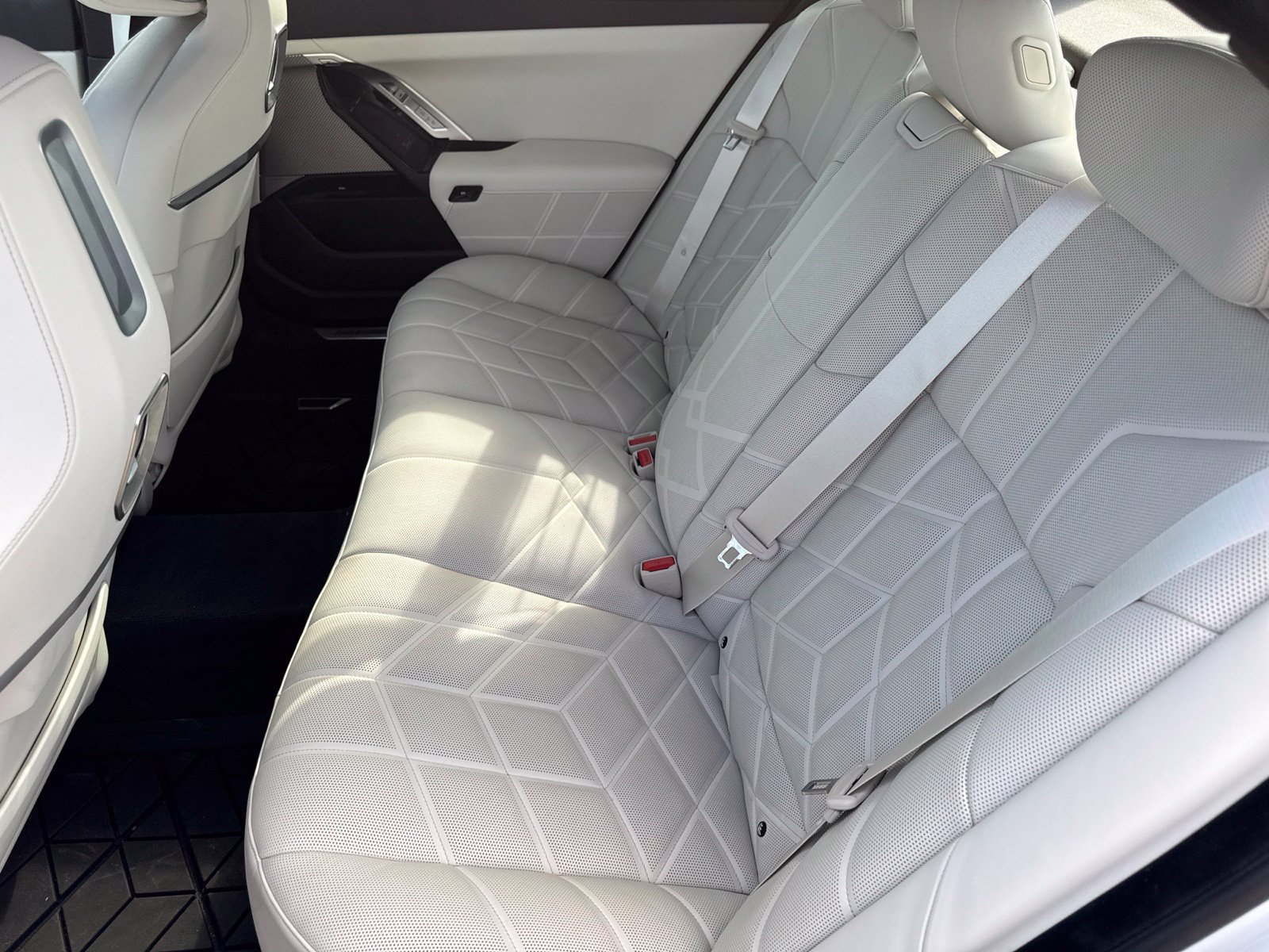 Certified 2024 BMW 740i w/ Executive Package RWD image 11