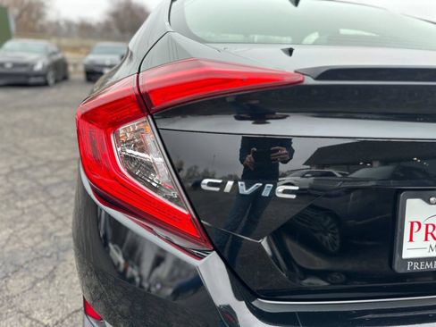 Used 2018 Honda Civic Touring image 10