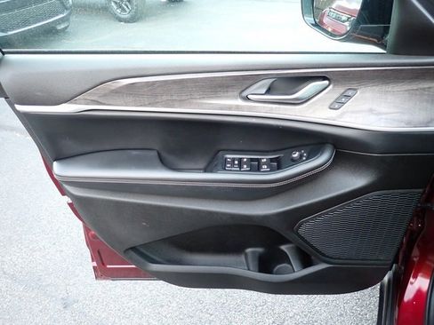 Certified 2024 Jeep Grand Cherokee Limited image 17