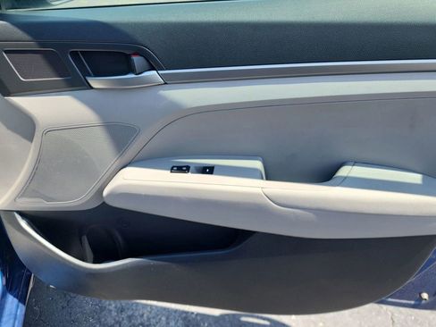 Used 2017 Hyundai Elantra SE image 20