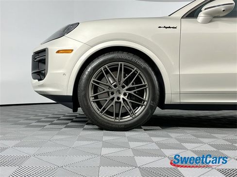 Used 2025 Porsche Cayenne Turbo image 52