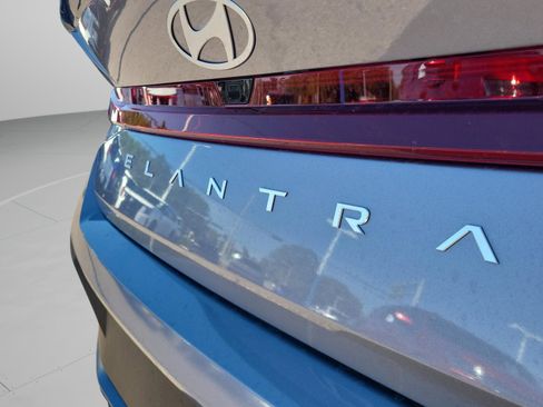 Used 2025 Hyundai Elantra Sport image 7
