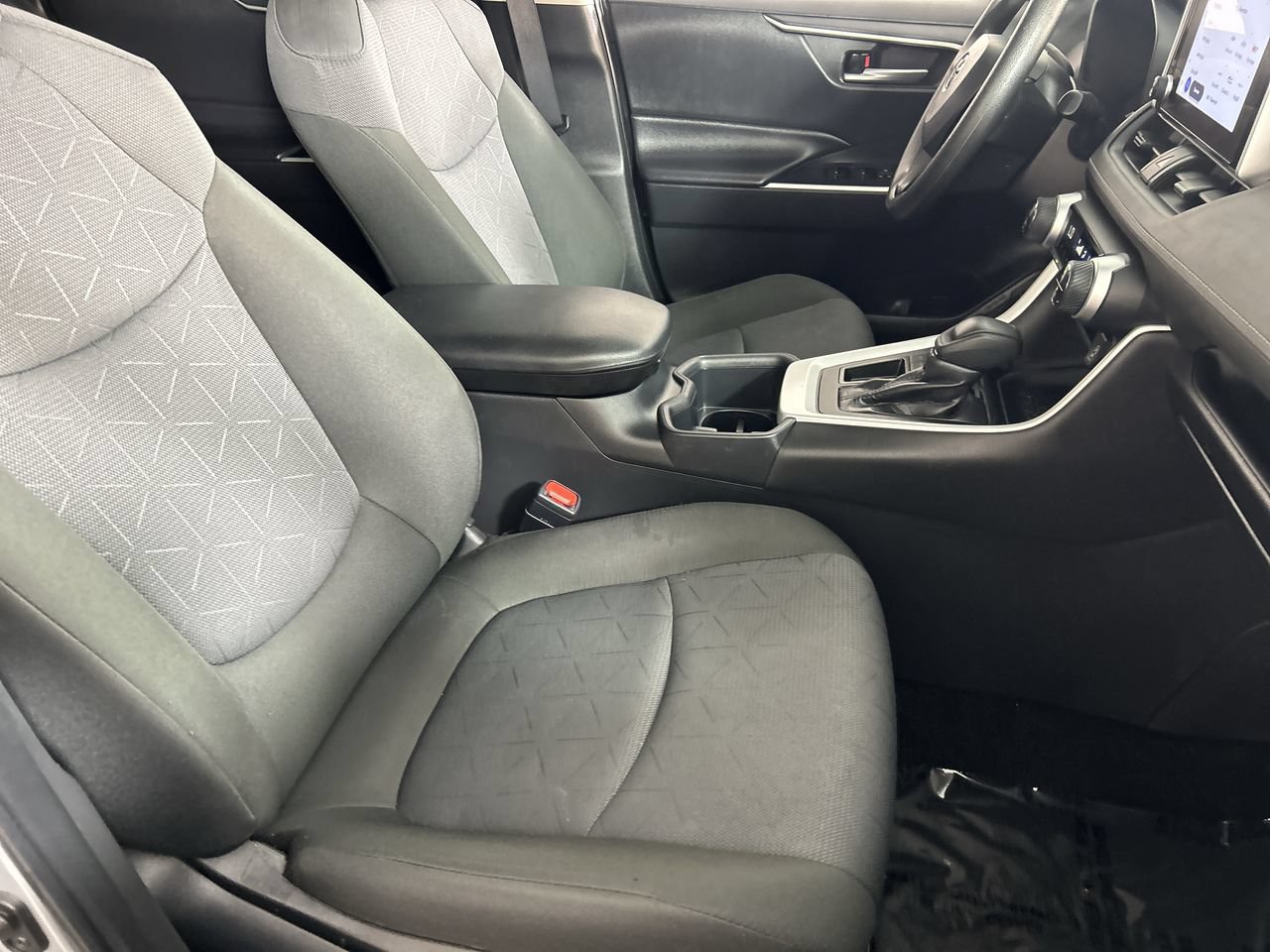 Used 2025 Toyota RAV4 XLE FWD image 26