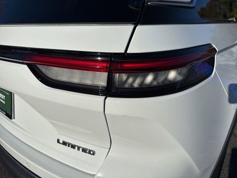 Used 2022 Jeep Grand Cherokee Limited image 34