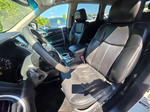 Used 2015 Nissan Pathfinder Platinum AWD/4WD image 14