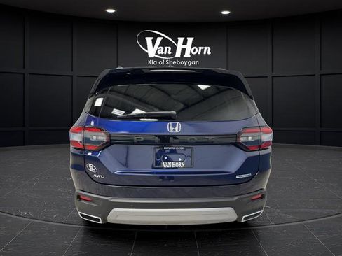 Used 2024 Honda Pilot Touring image 14