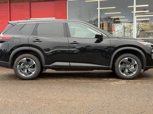 Used 2025 Nissan Rogue SV FWD image 3