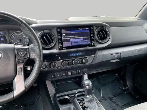 Used 2022 Toyota Tacoma TRD Sport w/ Technology Package AWD/4WD image 7