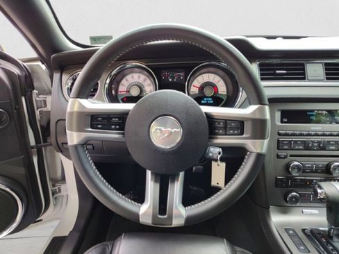 Used 2010 Ford Mustang GT Premium image 14