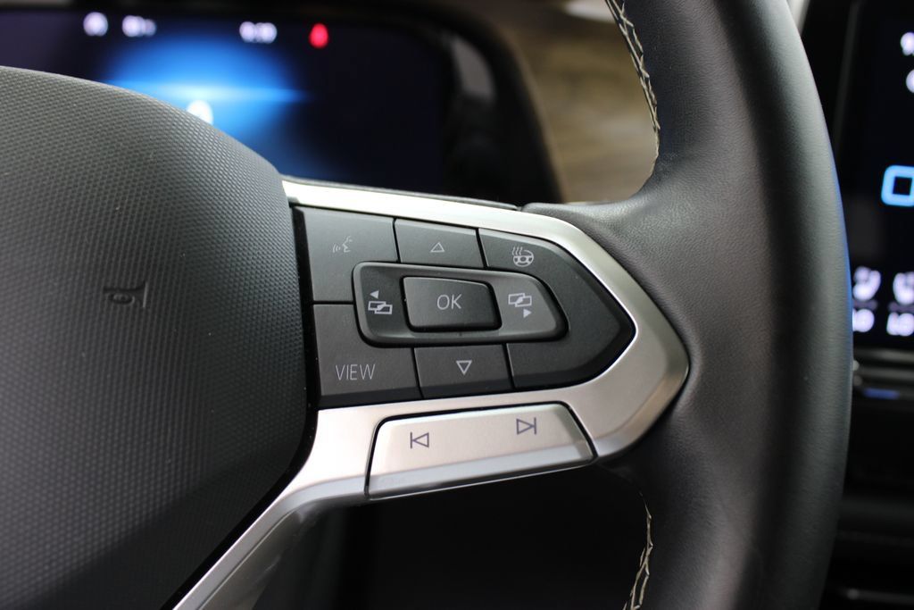 Used 2025 Volkswagen Atlas SE AWD/4WD image 27