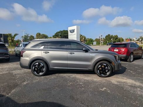 Used 2026 Kia Sorento EX w/ EX Premium Package FWD image 3