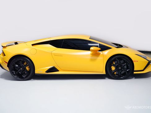 Used 2023 Lamborghini Huracan Tecnica RWD image 4