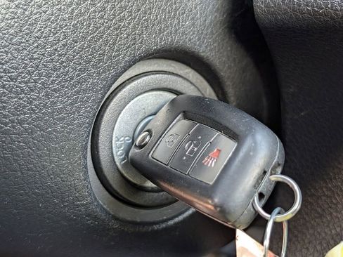 Used 2017 Nissan Rogue S image 34