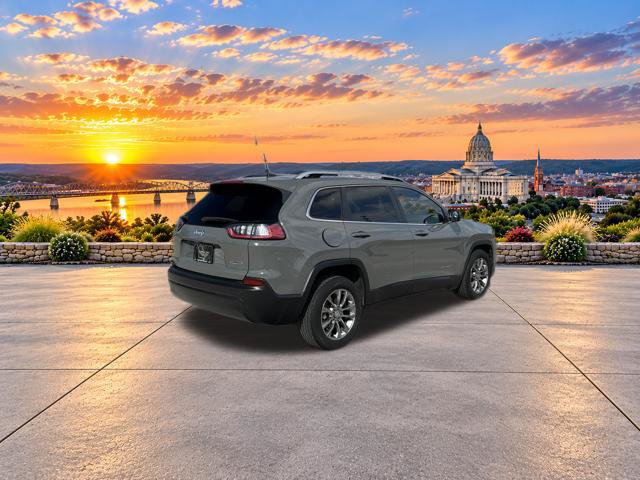 Used 2019 Jeep Cherokee Latitude Plus w/ Comfort/Convenience Group FWD image 4
