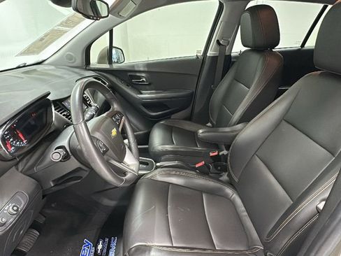 Used 2022 Chevrolet Trax LT w/ Premium Seat Package AWD/4WD image 10