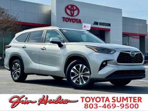 Used 2024 Toyota Highlander XLE image 1
