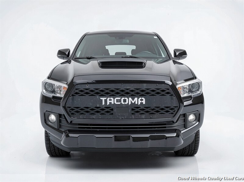 Used 2018 Toyota Tacoma TRD Sport AWD/4WD image 2