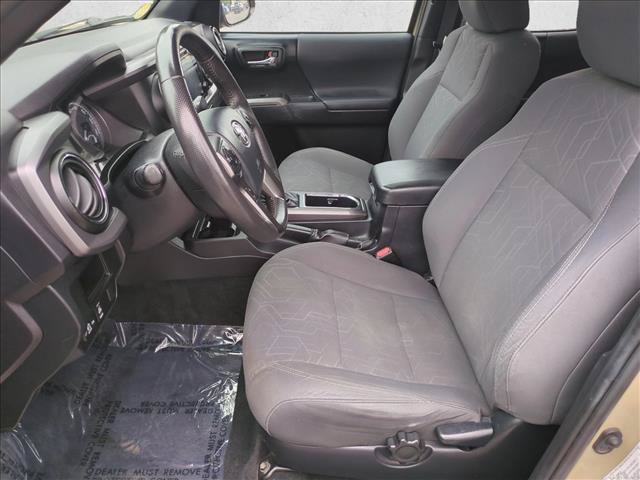 Used 2016 Toyota Tacoma TRD Sport AWD/4WD image 15