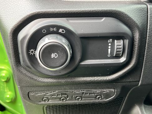 Used 2025 Jeep Wrangler Sport AWD/4WD image 21