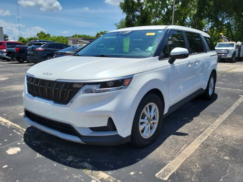 Used 2022 Kia Carnival LX FWD image 3